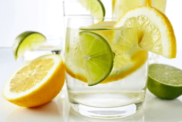 Zitronenwasser auf Diät