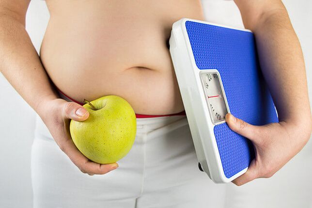 Zur Vorbereitung auf die Gewichtsabnahme gehört es, sich selbst zu wiegen und die täglichen Kalorien zu reduzieren. 